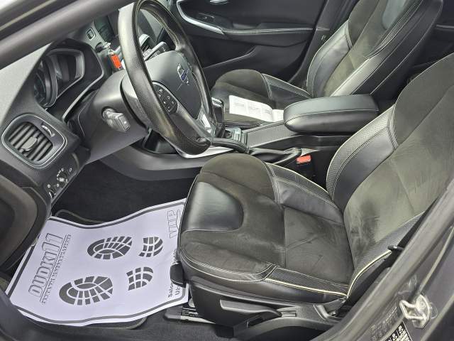 Volvo V40 II 2015 — zdjęcie 17