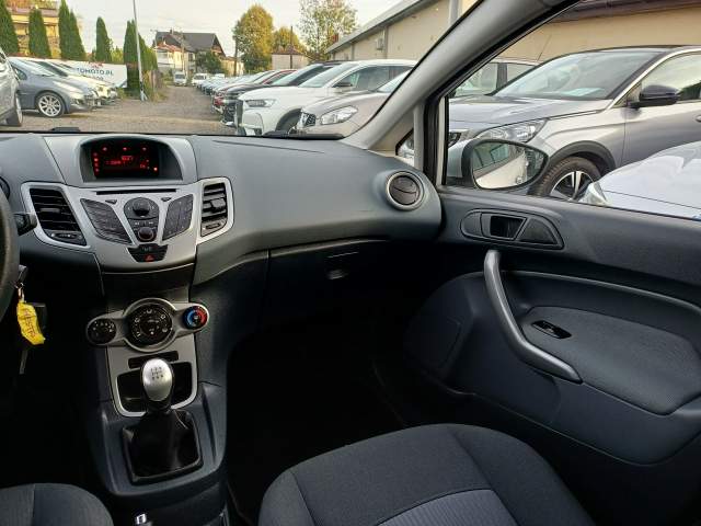 Ford Fiesta Mk6 facelifting 2014 — zdjęcie 20