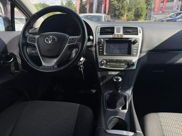 Toyota Avensis III facelifting 2013 — zdjęcie 12