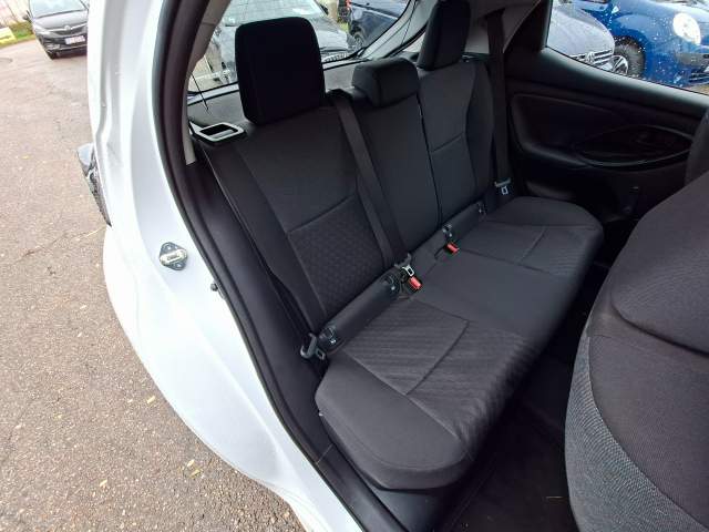 Toyota Yaris IV 2022 — zdjęcie 24