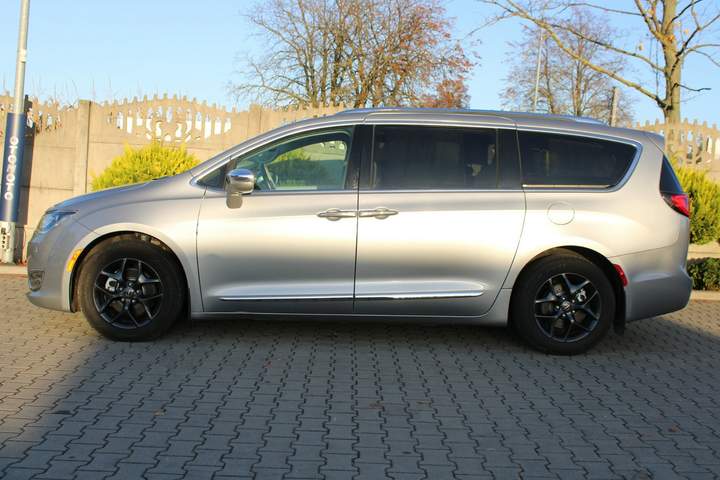 Chrysler Pacifica RU 2018 — zdjęcie 5