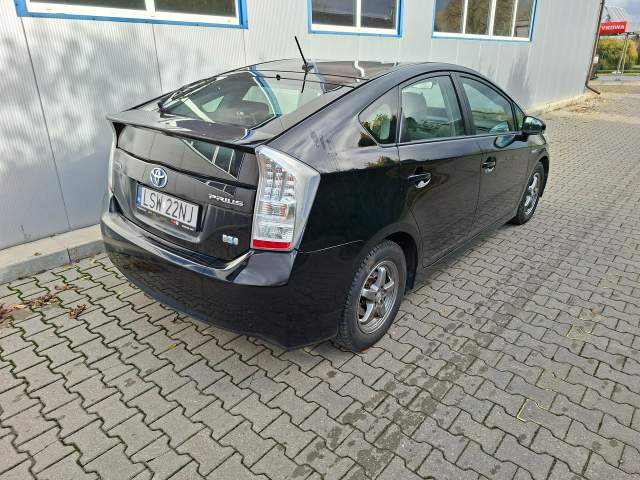 Toyota Prius III (XW30) 2010 — zdjęcie 3