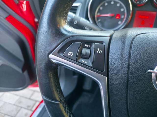 Opel Astra J 2010 — zdjęcie 20