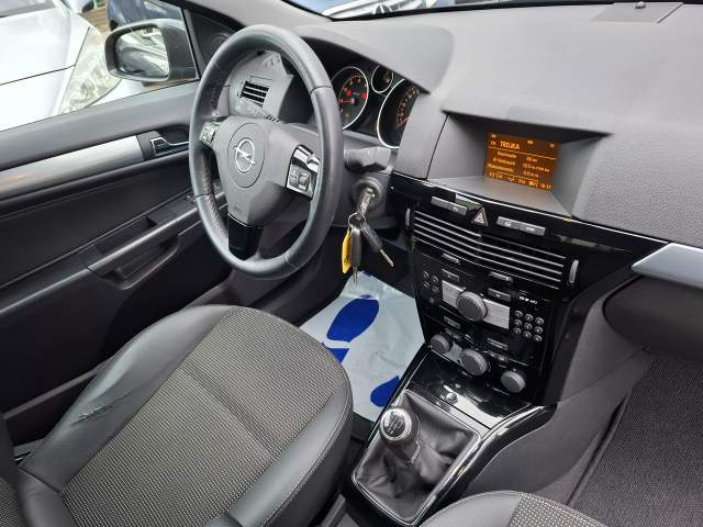Opel Astra H facelifting 2009 — zdjęcie 18