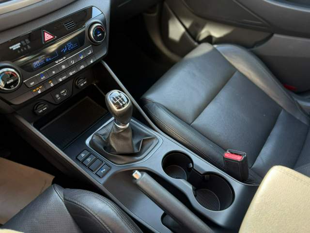 Hyundai Tucson III 2016 — zdjęcie 31