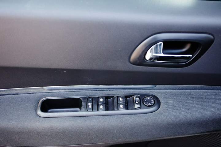 Peugeot 5008 I facelifting 2014 — zdjęcie 22
