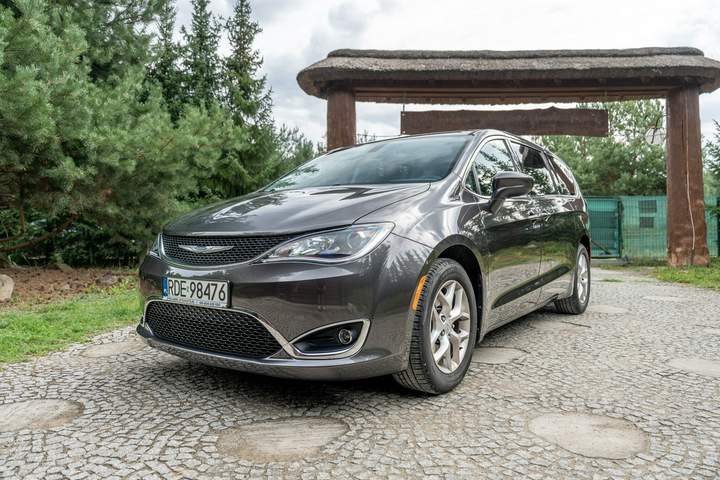 Chrysler Pacifica RU 2019 — zdjęcie 12