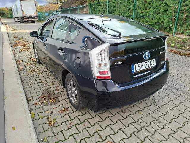 Toyota Prius III (XW30) 2010 — zdjęcie 2