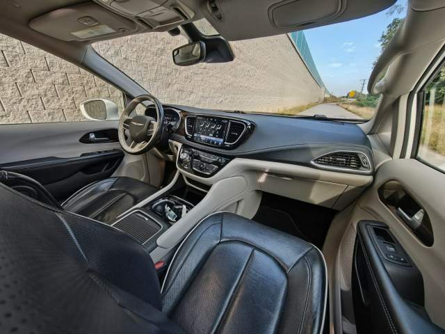 Chrysler Pacifica RU facelifting 2021 — zdjęcie 11
