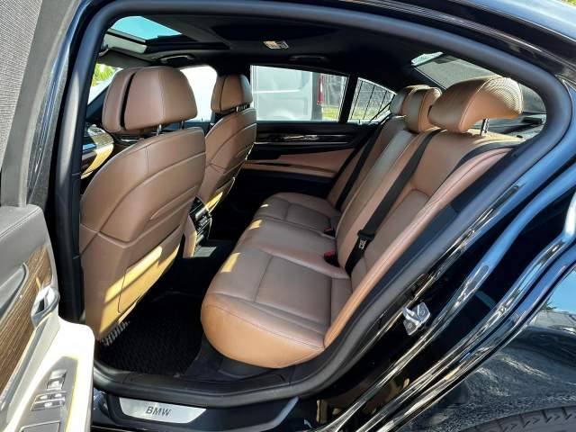 BMW 7 serii V (F01/F02/F04) 2011 — zdjęcie 11