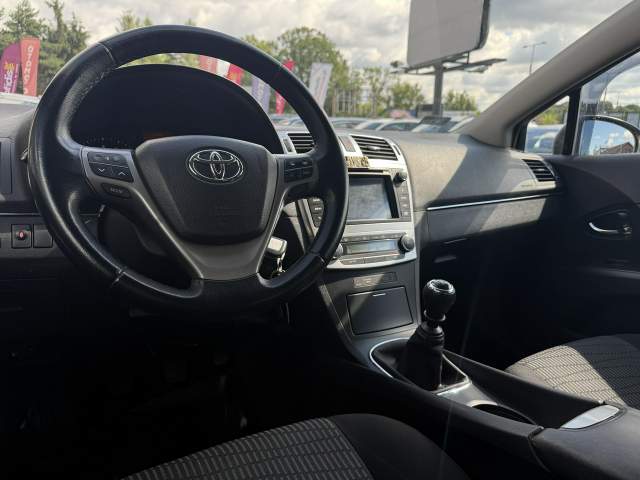 Toyota Avensis III facelifting 2013 — zdjęcie 14