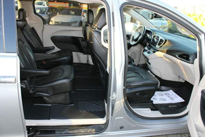 Chrysler Pacifica RU 2018 — zdjęcie 20