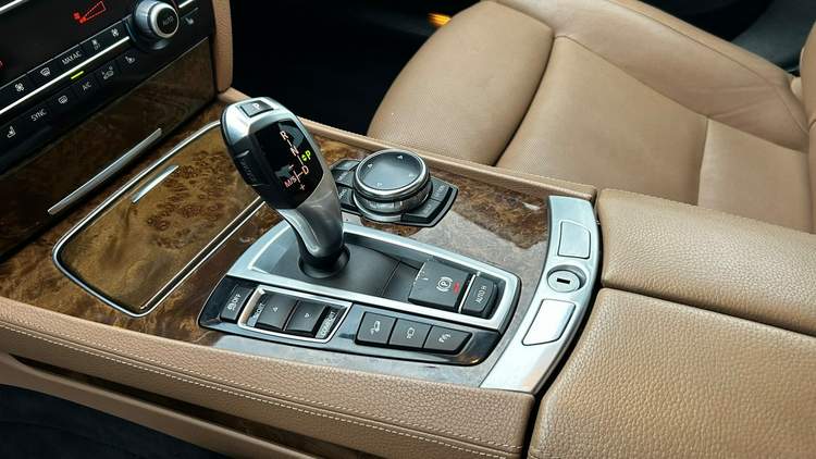 BMW 7 serii V (F01/F02/F04) facelifting 2014 — zdjęcie 25