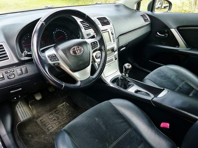Toyota Avensis III facelifting 2013 — zdjęcie 17