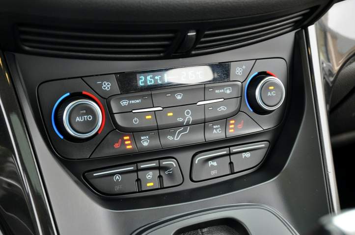 Ford Kuga II facelifting 2017 — zdjęcie 32