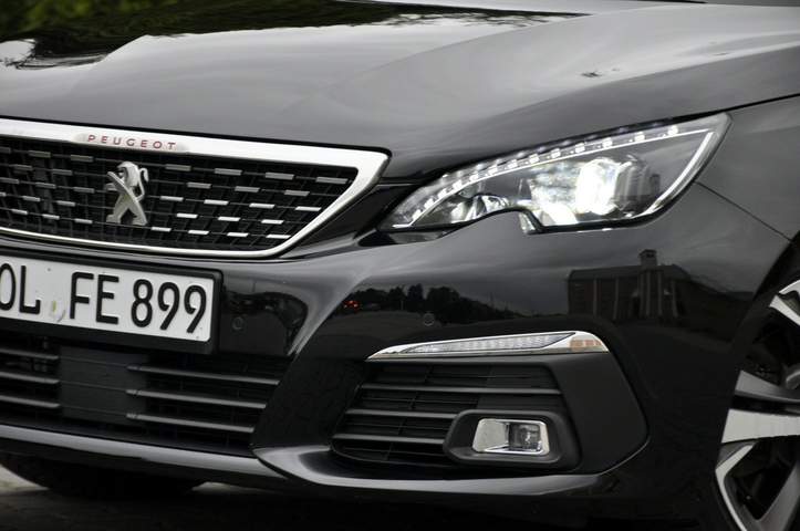 Peugeot 308 II facelifting 2018 — zdjęcie 12