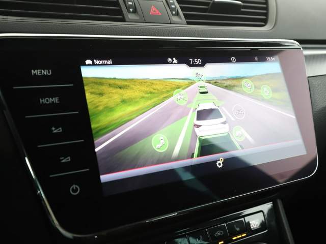 Skoda Superb III facelifting 2020 — zdjęcie 26