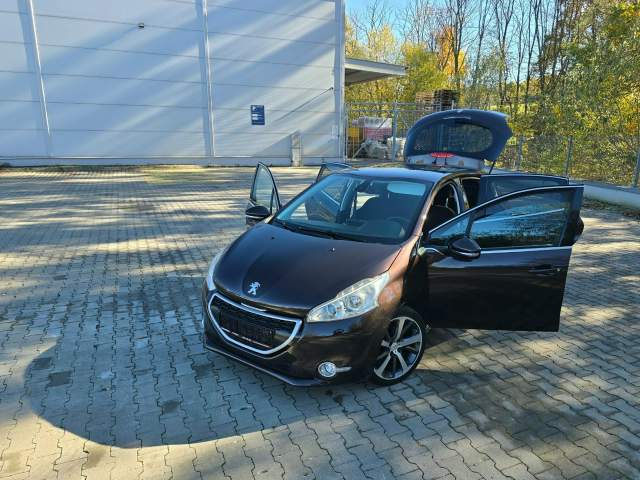 Peugeot 208 I 2013 — zdjęcie 10
