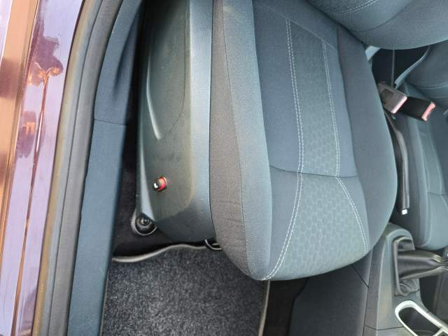 Ford Fiesta Mk6 2011 — zdjęcie 24