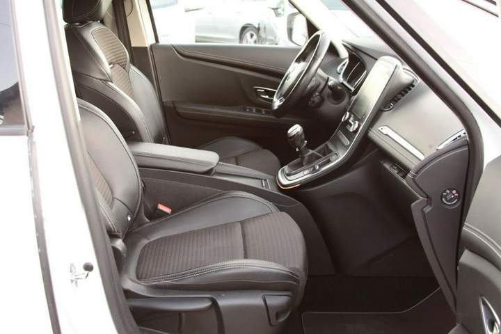Renault Scenic IV 2017 — zdjęcie 16