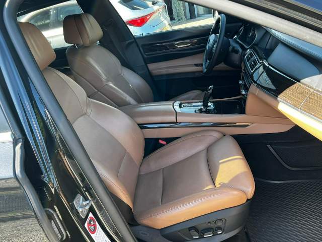 BMW 7 serii V (F01/F02/F04) 2011 — zdjęcie 10