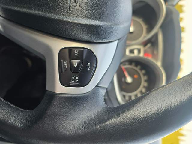 Ford Fiesta Mk6 2011 — zdjęcie 29