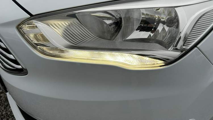 Ford C-MAX II facelifting 2015 — zdjęcie 24