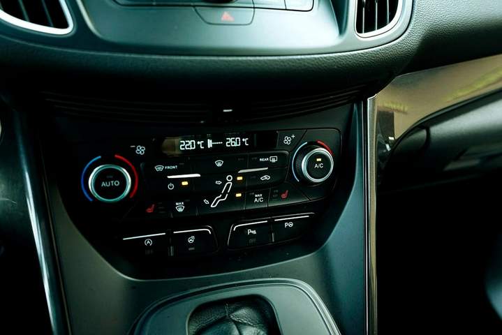 Ford C-MAX II facelifting 2016 — zdjęcie 22