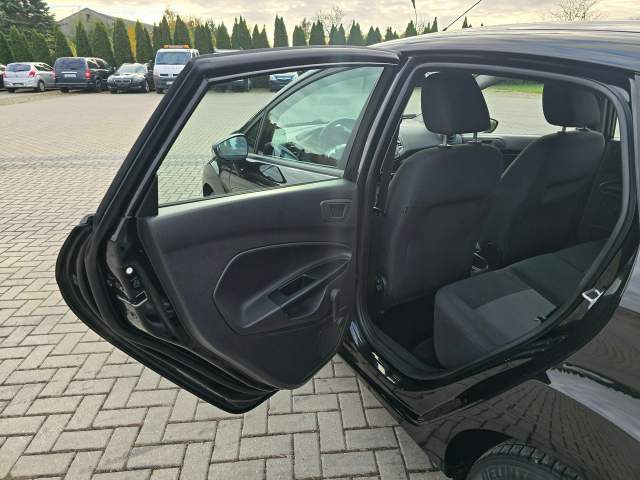 Ford Fiesta Mk6 facelifting 2015 — zdjęcie 16