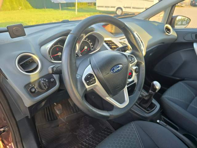 Ford Fiesta Mk6 2011 — zdjęcie 16