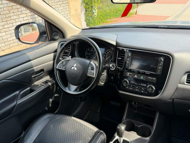 Mitsubishi Outlander III facelifting 2 2015 — zdjęcie 9