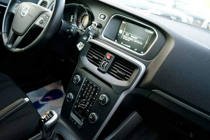 Volvo V40 II 2015 — zdjęcie 26