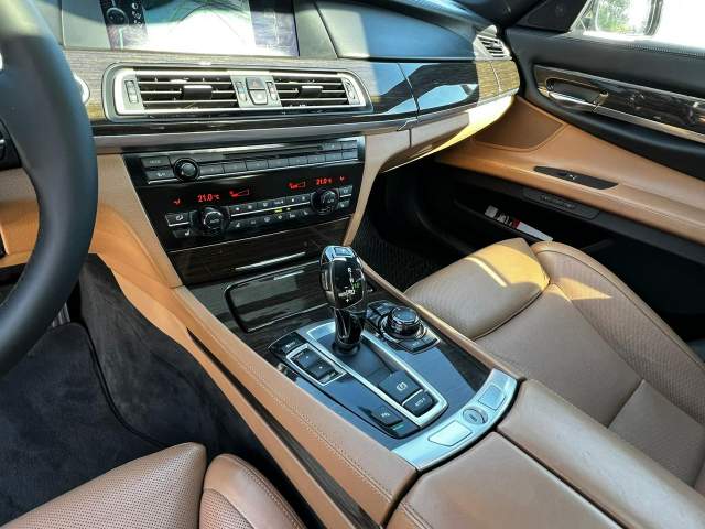 BMW 7 serii V (F01/F02/F04) 2011 — zdjęcie 7