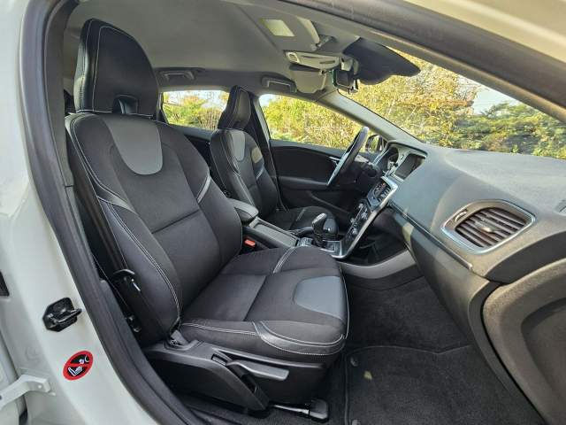 Volvo V40 II 2013 — zdjęcie 12