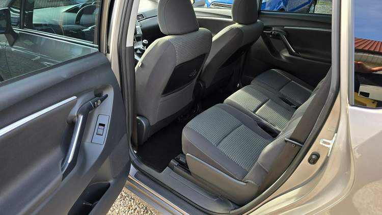 Toyota Verso I facelifting 2014 — zdjęcie 10