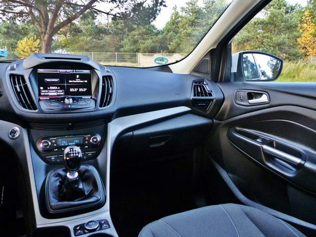 Ford Kuga II facelifting 2016 — zdjęcie 38