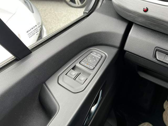 Renault Trafic III facelifting 2023 — zdjęcie 23
