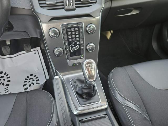 Volvo V40 II 2013 — zdjęcie 15