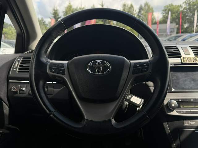 Toyota Avensis III facelifting 2013 — zdjęcie 15