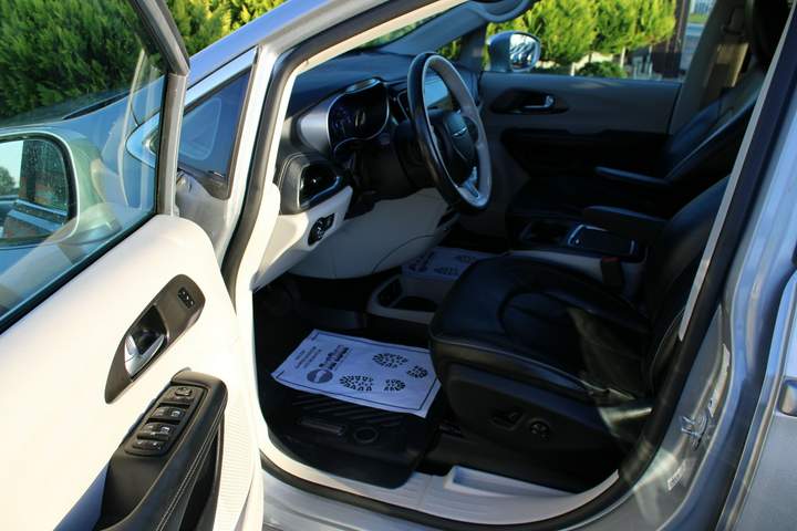 Chrysler Pacifica RU 2018 — zdjęcie 12