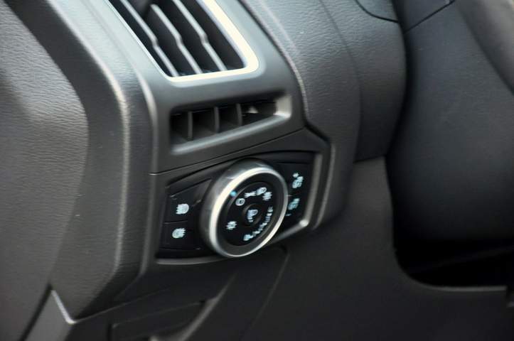 Ford Focus III facelifting 2015 — zdjęcie 37
