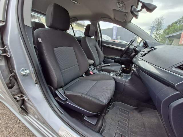 Mitsubishi Lancer X 2009 — zdjęcie 21
