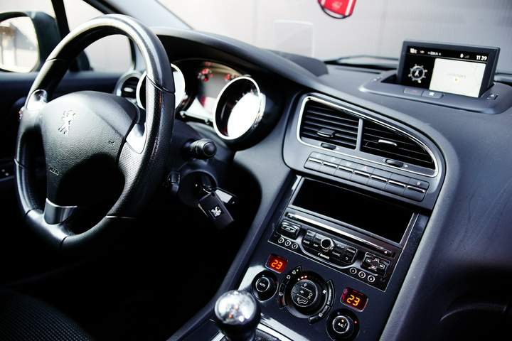 Peugeot 5008 I facelifting 2014 — zdjęcie 31