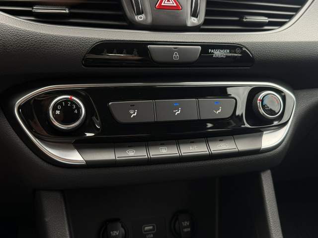 Hyundai i30 III facelifting 2 2022 — zdjęcie 26