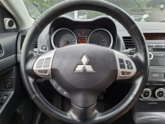 Mitsubishi Lancer X 2009 — zdjęcie 16