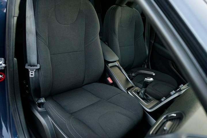 Volvo V40 II 2015 — zdjęcie 19