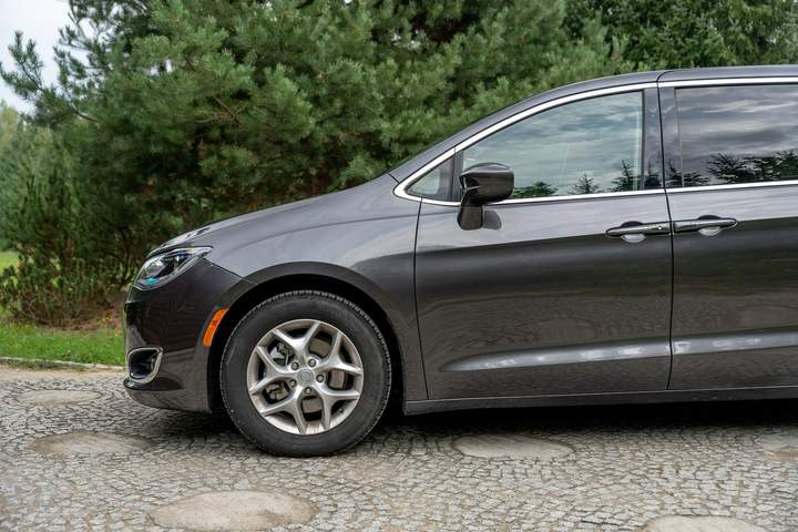 Chrysler Pacifica RU 2019 — zdjęcie 8