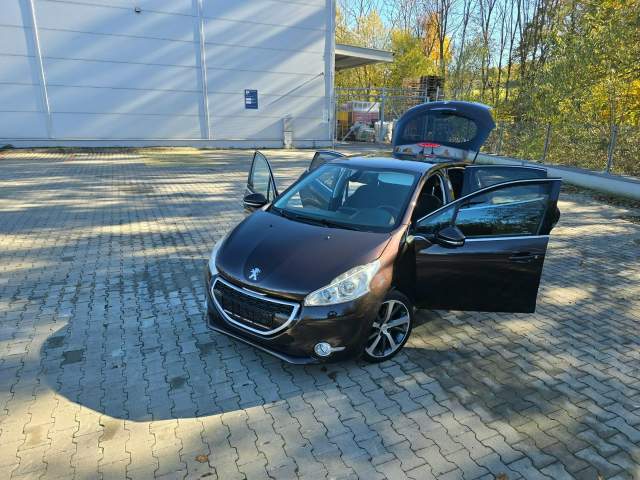 Peugeot 208 I 2013 — zdjęcie 9