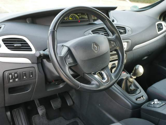Renault Scenic III facelifting 2 2013 — zdjęcie 16