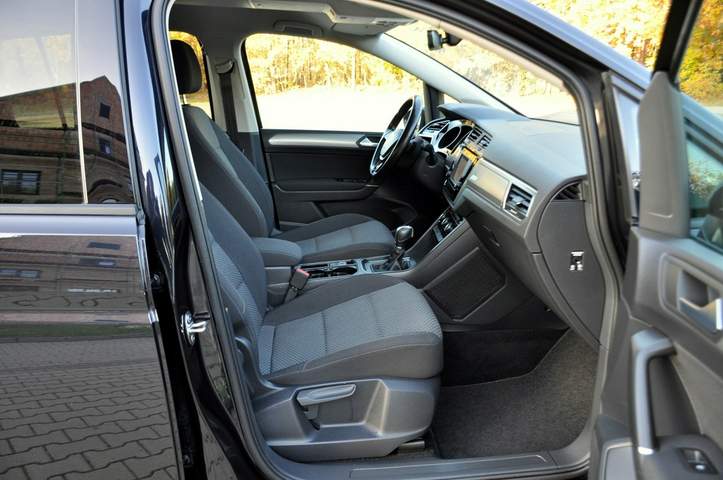 Volkswagen Touran II 2017 — zdjęcie 17